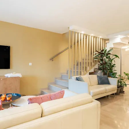 Beautiful Two Bedroom Duplex קאן