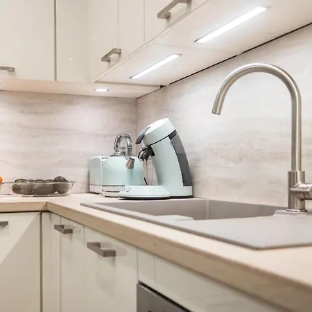 דירה Beautiful Two Bedroom Duplex קאן