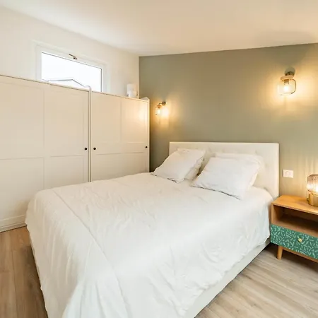 דירה Beautiful Two Bedroom Duplex קאן