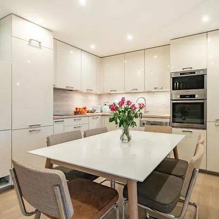 דירה Beautiful Two Bedroom Duplex קאן