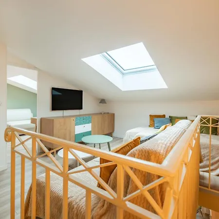 Beautiful Two Bedroom Duplex קאן