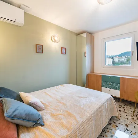 Beautiful Two Bedroom Duplex קאן
